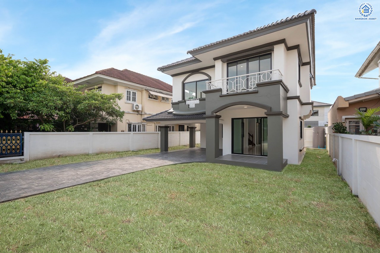 บ้านมือสองตกแต่งใหม่ โครงการ บ้านสวนดอกไม้ ปิ่นเกล้า เนื้อที่ 72.7 ตร.ว. บนพื้นที่ใช้สอยถึง 202 ตร.ม. ฟังก์ชันจัดเต็ม 3 ห้องนอน 3 ห้องน้ำ จอดรถได้ 4 คัน บนทำเลเชื่อมต่อเมืองอย่างรวดเร็ว ใกล้ทางคู่ขนานลอยฟ้าบรมราชชนนี ทางด่วน "กาญจนาภิเษก" ม.มหิดล และเซ็นทรัลปิ่นเกล้า